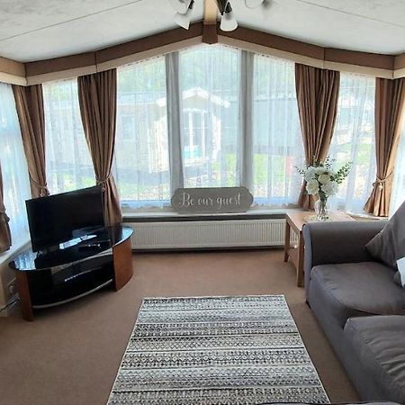 A Fashionable Caravan In A Peaceful Seaside Town Sandown Kültér fotó
