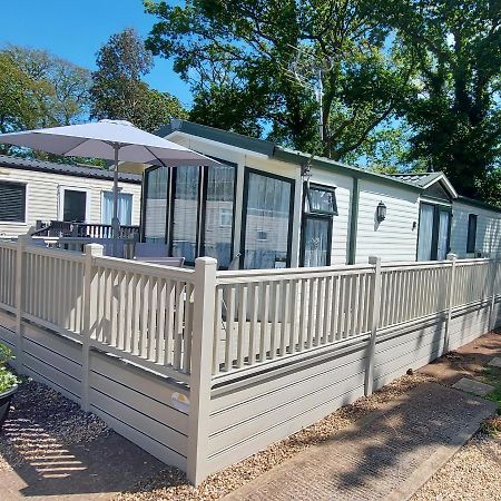 A Fashionable Caravan In A Peaceful Seaside Town Sandown Kültér fotó