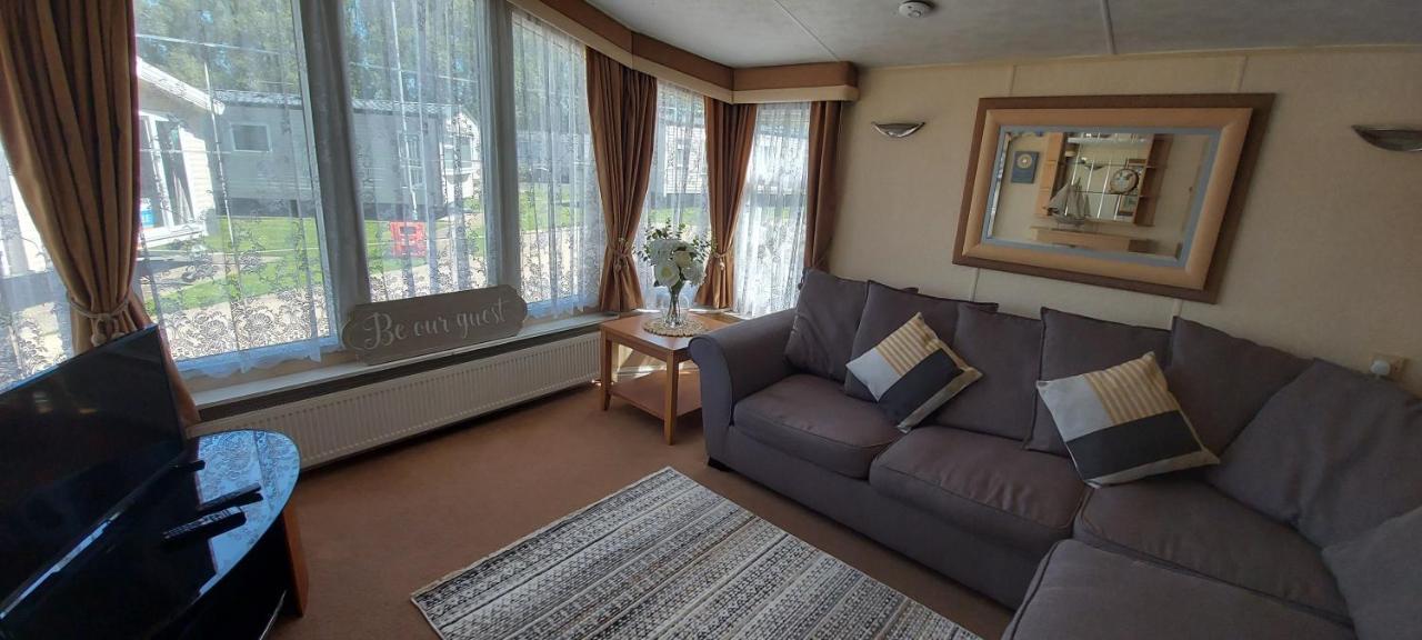 A Fashionable Caravan In A Peaceful Seaside Town Sandown Kültér fotó