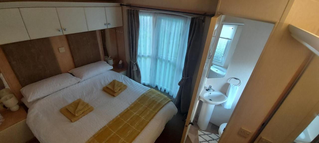 A Fashionable Caravan In A Peaceful Seaside Town Sandown Kültér fotó